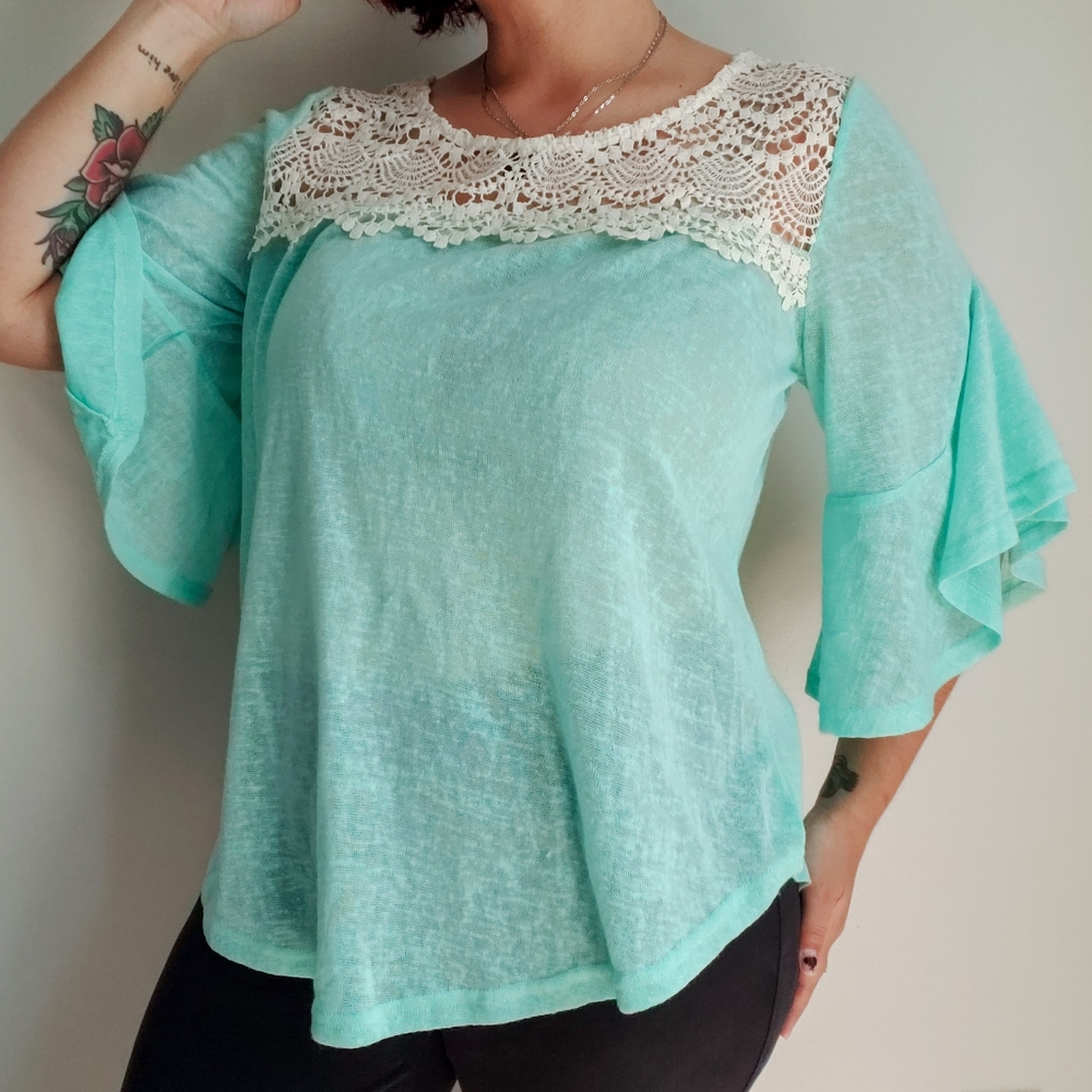 Umgee bellsleeve crochet lace blouse medium - Picture 1 of 7